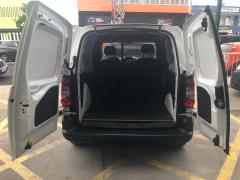 https://lasfurgonetasdealfonso.com/media/com_expautospro/images/big/furgonetas_de_segunda_mano_peugeot_partner_6a22efc8a1c42.JPG